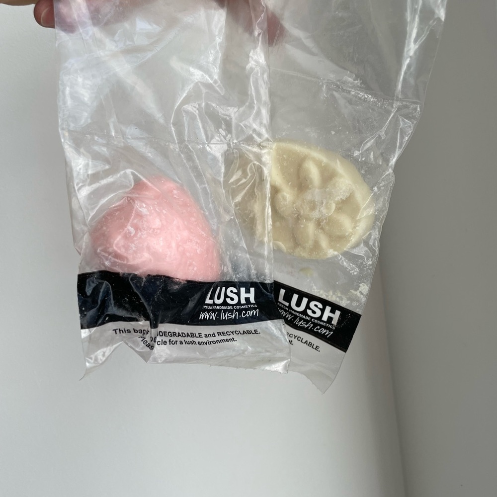Lush mini strawberry and peach massage bar